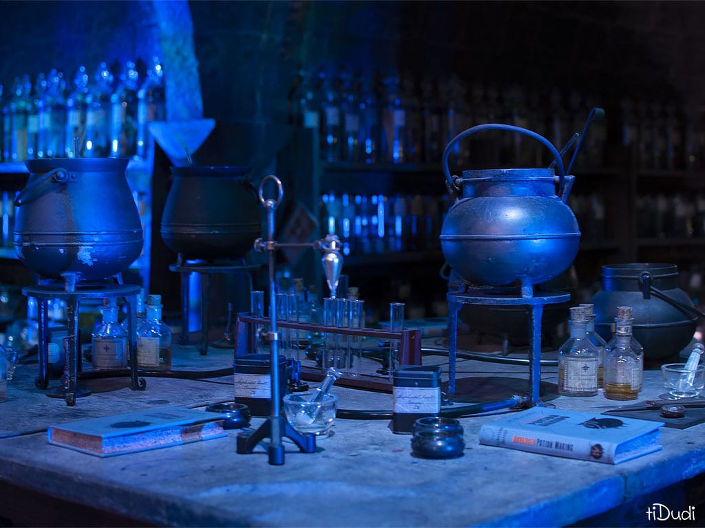 Cours de potion dans les cachots de Poudlard. Studios Harry Potter Londres