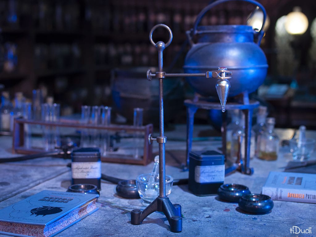 Felix felicis dans la salle des potions aux Studios Harry Potter de Londres